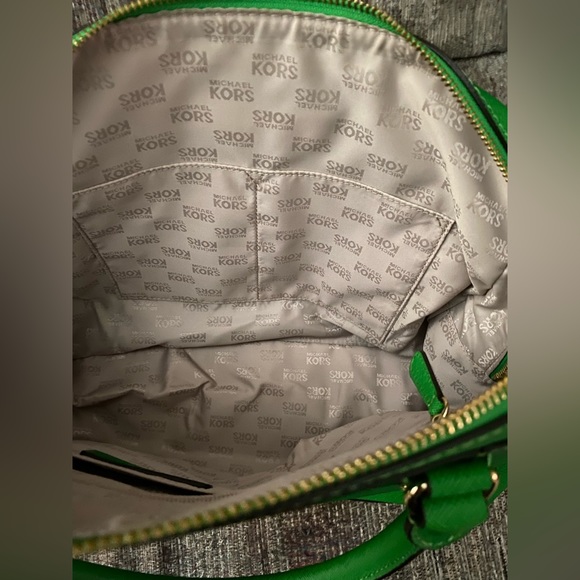 Michael Kors green purse. - Picture 7 of 9